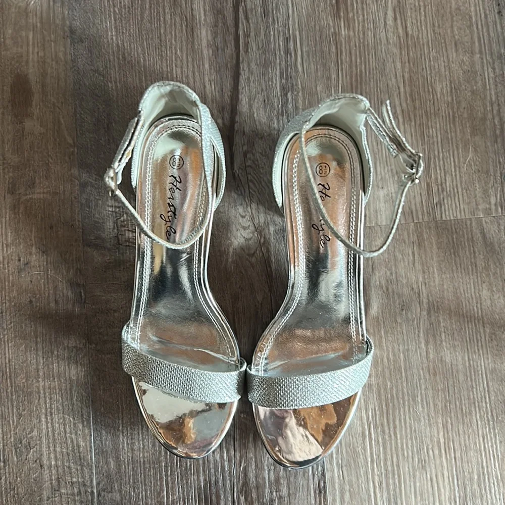 Heels - Picture 2 of 4